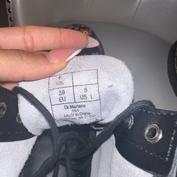 Dr. Martens - Picture 5 of 5